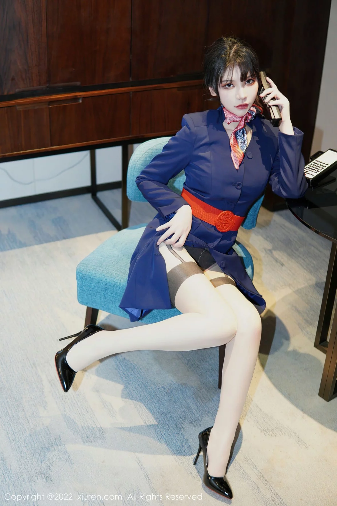 XiuRen第6048期_模特桃桃子_脱深蓝空姐制服露红色蕾丝内衣秀曼妙身姿诱惑写真82P