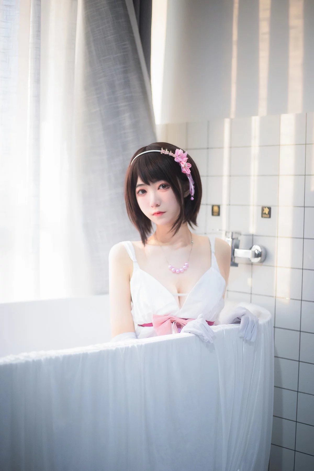 二次元美女宫本樱加藤惠浴室主题私房浴缸白色薄纱配蕾丝袜秀翘臀美腿诱惑写真25P