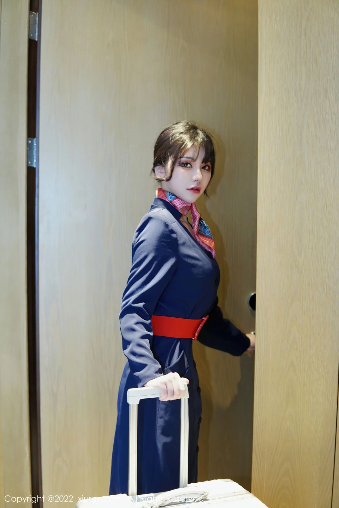 XiuRen第6048期_模特桃桃子_脱深蓝空姐制服露红色蕾丝内衣秀曼妙身姿诱惑写真82P