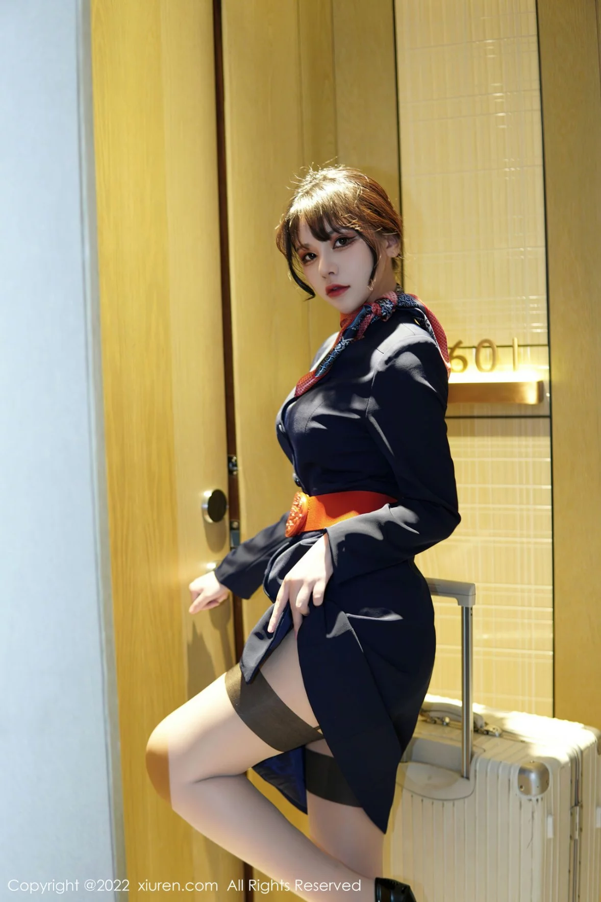 XiuRen第6048期_模特桃桃子_脱深蓝空姐制服露红色蕾丝内衣秀曼妙身姿诱惑写真82P