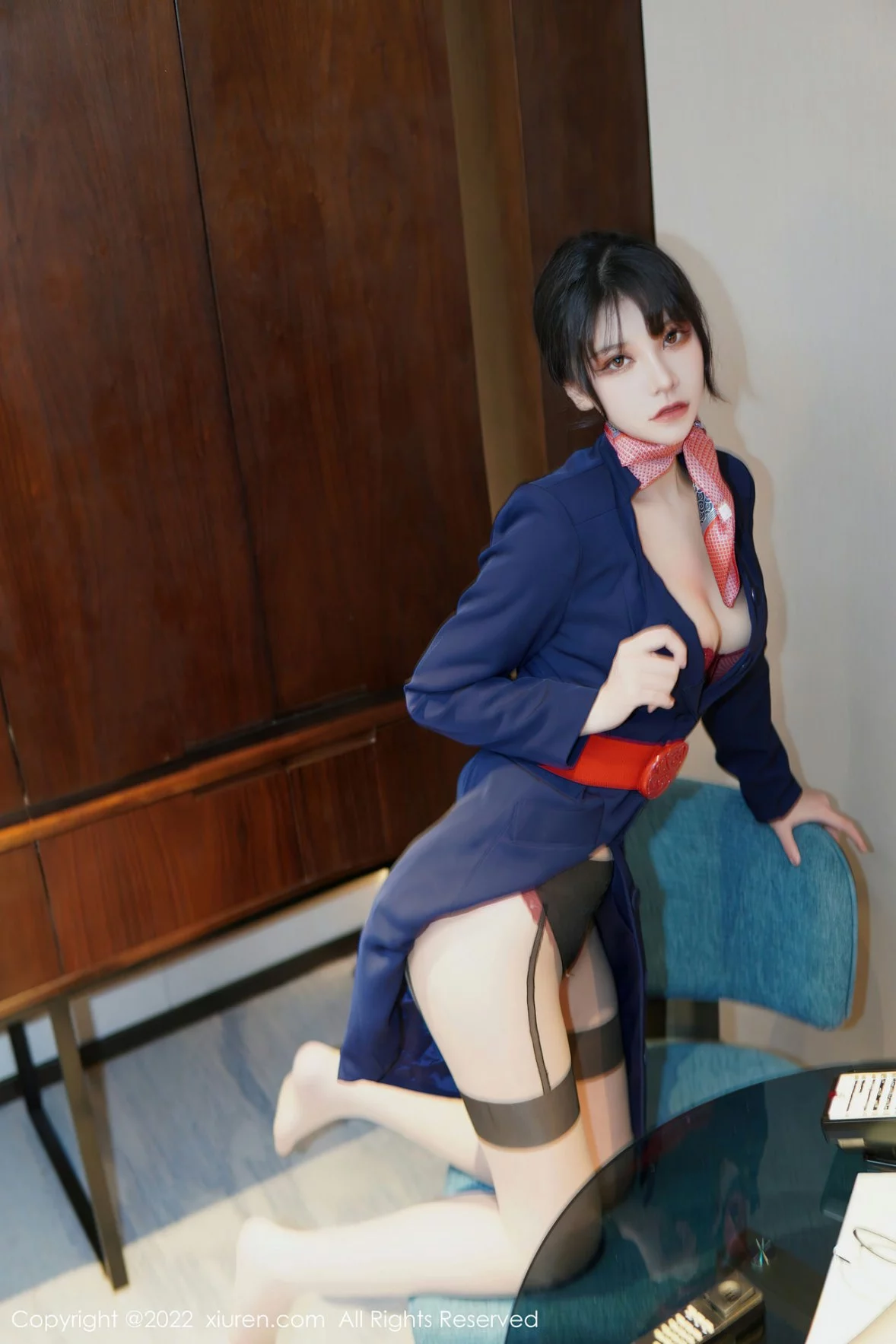 XiuRen第6048期_模特桃桃子_脱深蓝空姐制服露红色蕾丝内衣秀曼妙身姿诱惑写真82P