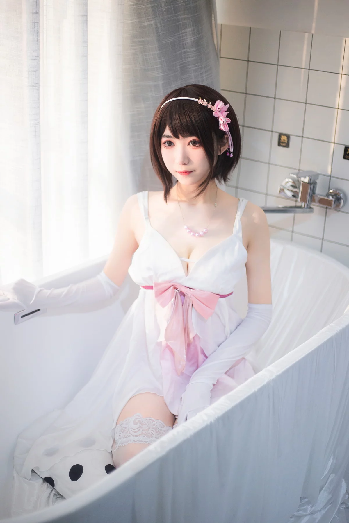 二次元美女宫本樱加藤惠浴室主题私房浴缸白色薄纱配蕾丝袜秀翘臀美腿诱惑写真25P