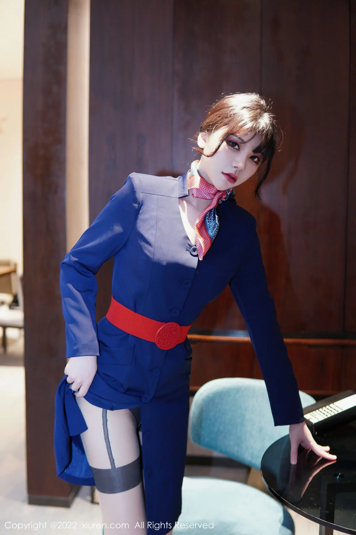 XiuRen第6048期_模特桃桃子_脱深蓝空姐制服露红色蕾丝内衣秀曼妙身姿诱惑写真82P