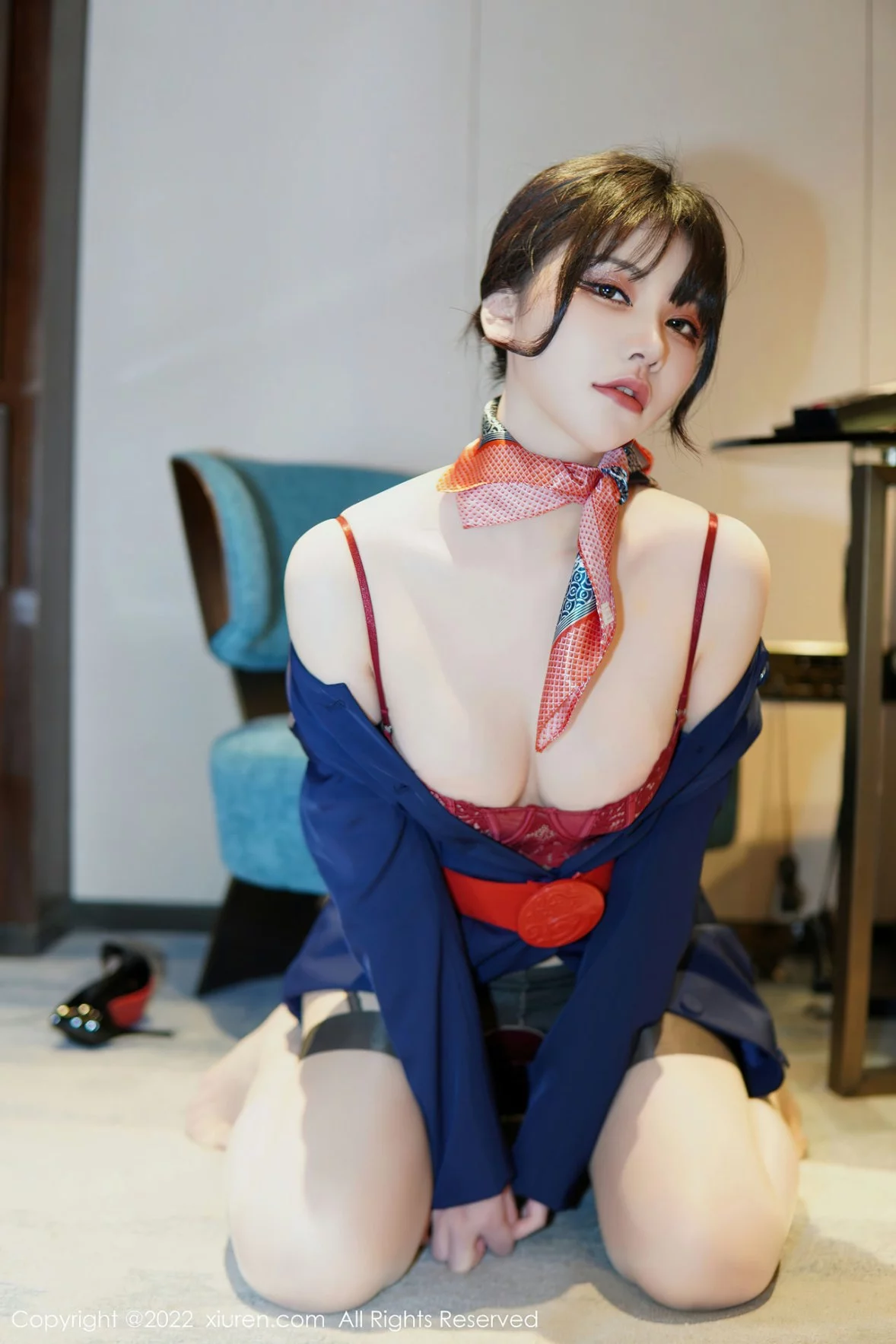 XiuRen第6048期_模特桃桃子_脱深蓝空姐制服露红色蕾丝内衣秀曼妙身姿诱惑写真82P