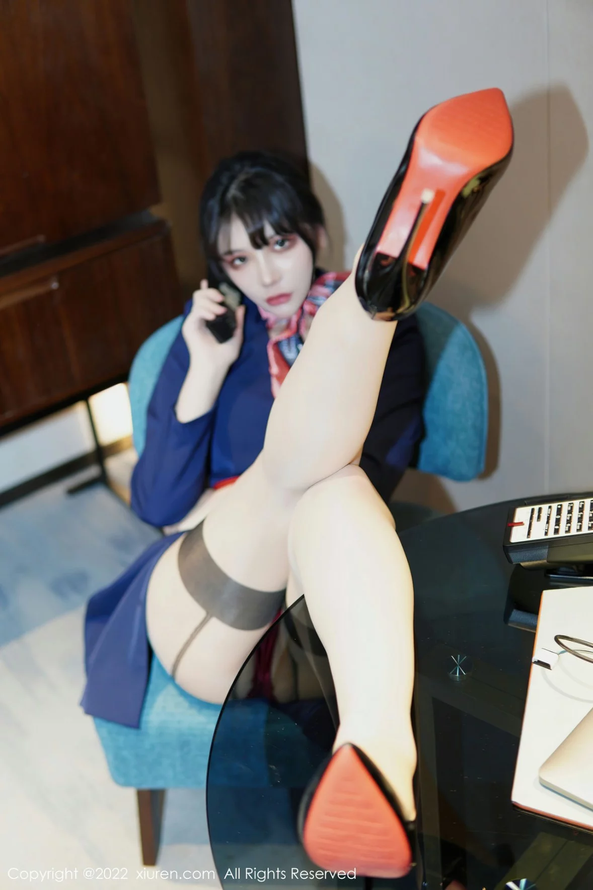 XiuRen第6048期_模特桃桃子_脱深蓝空姐制服露红色蕾丝内衣秀曼妙身姿诱惑写真82P