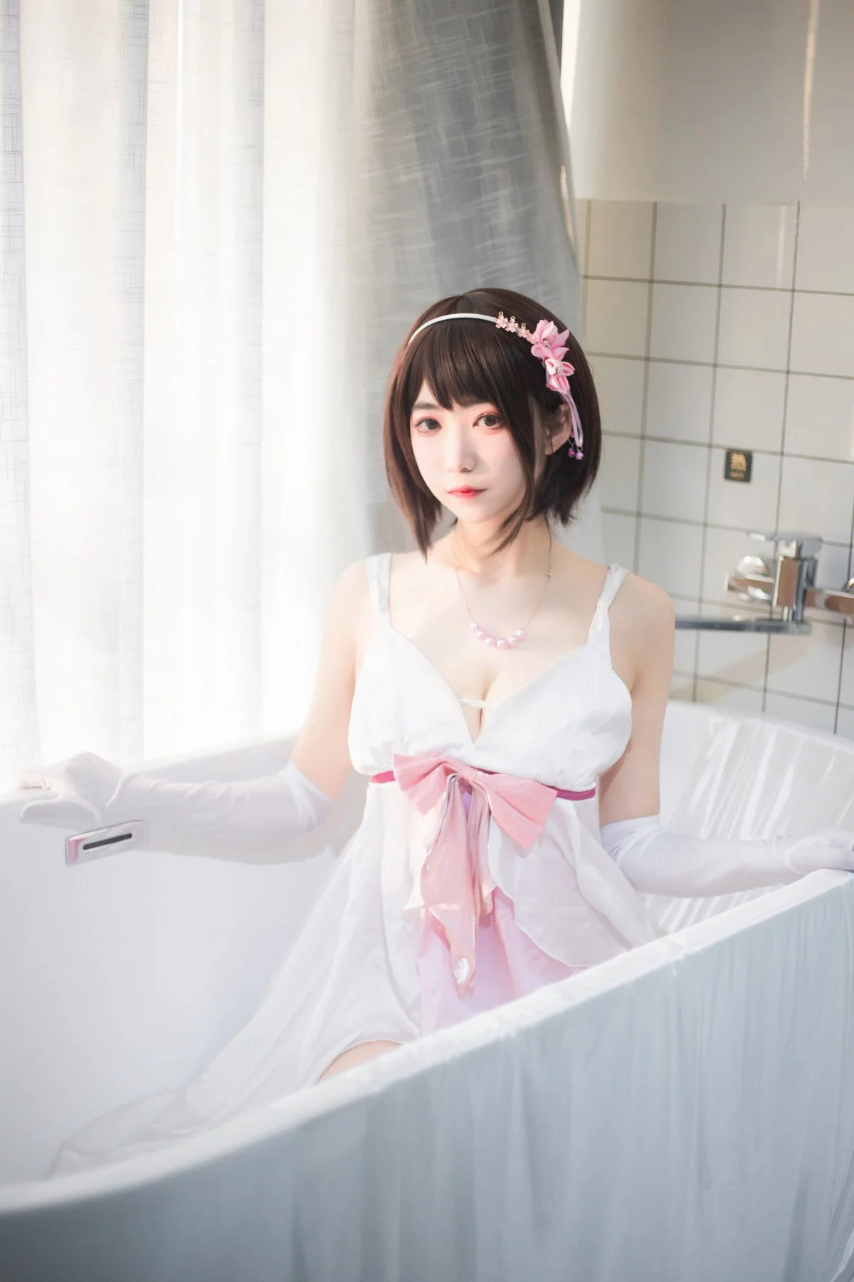 二次元美女宫本樱加藤惠浴室主题私房浴缸白色薄纱配蕾丝袜秀翘臀美腿诱惑写真25P