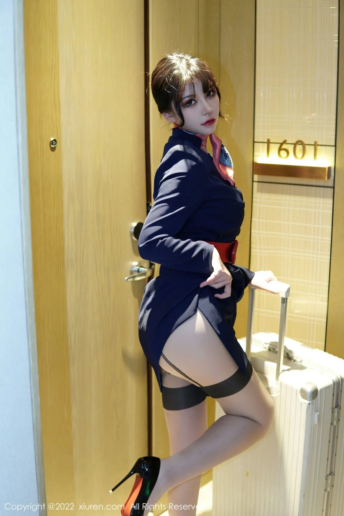 XiuRen第6048期_模特桃桃子_脱深蓝空姐制服露红色蕾丝内衣秀曼妙身姿诱惑写真82P