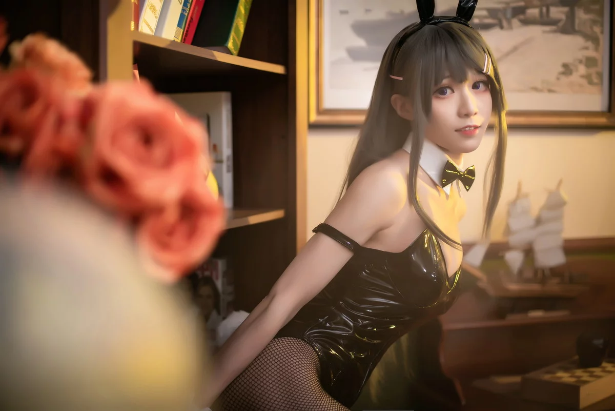 Coser美女Tomoyo酱麻衣兔女郎主题性感黑色皮质连体衣配黑丝网袜诱惑写真22P