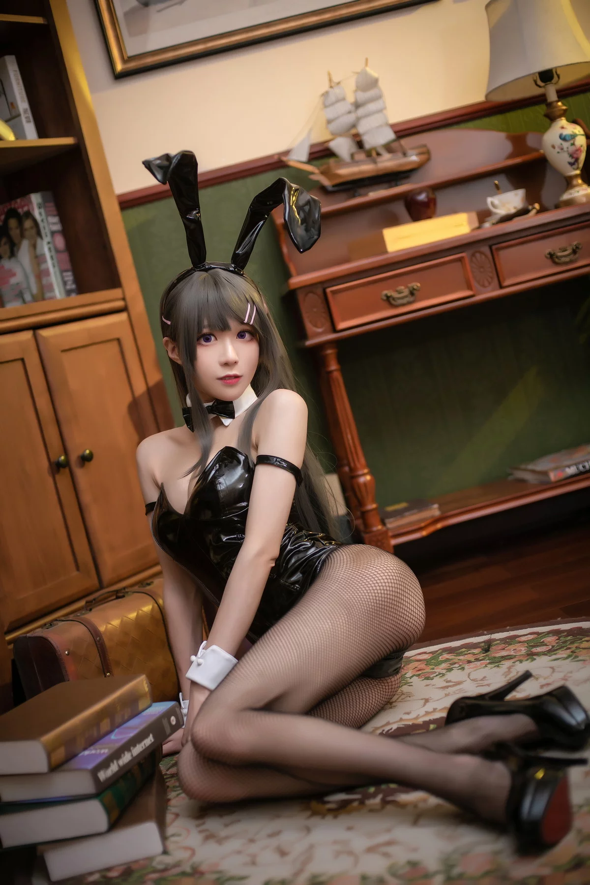 Coser美女Tomoyo酱麻衣兔女郎主题性感黑色皮质连体衣配黑丝网袜诱惑写真22P