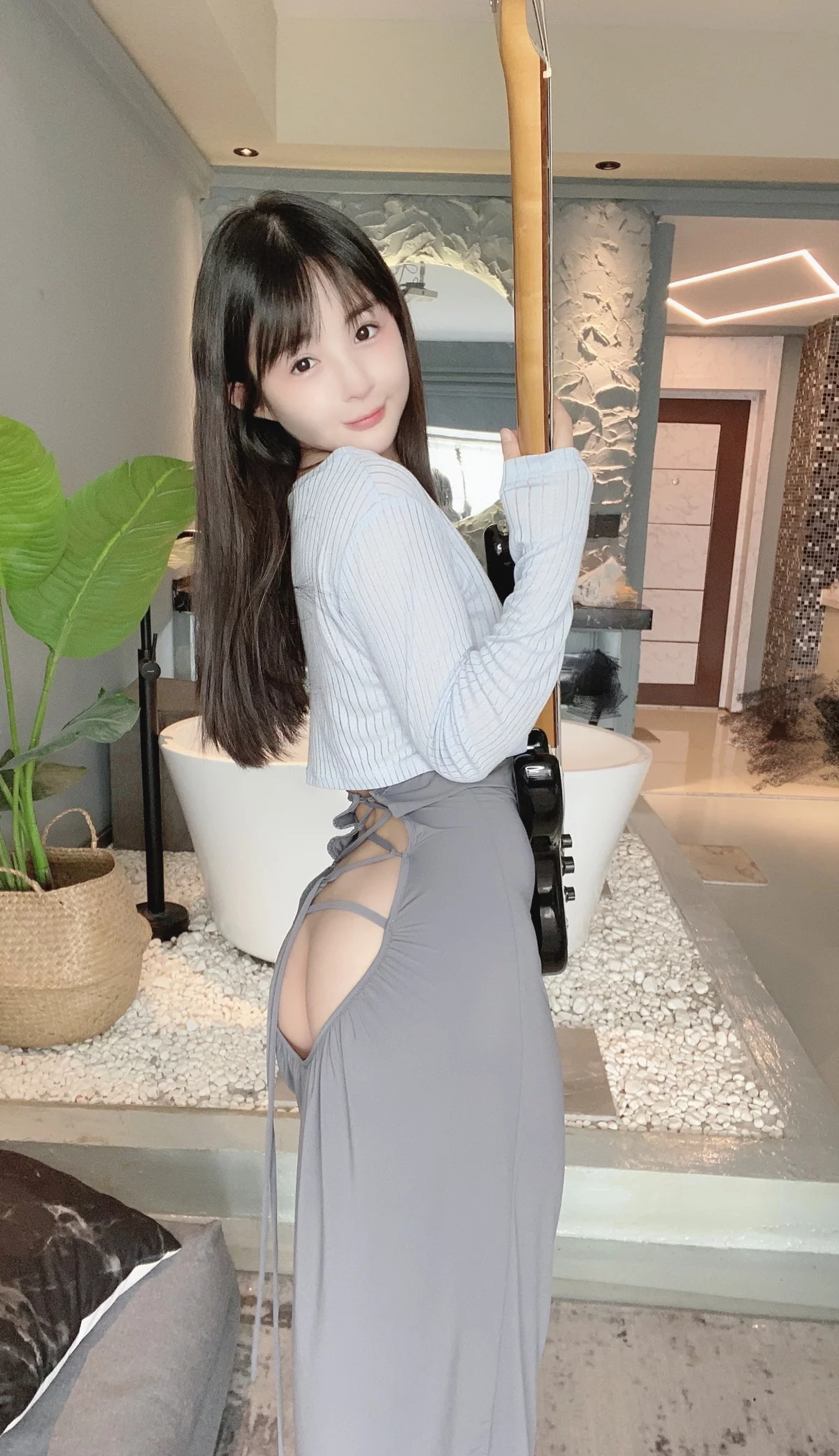 网络美女桜井宁宁吉他妹妹主题私房浴室性感露臀长裙湿身秀完美身材诱惑写真66P