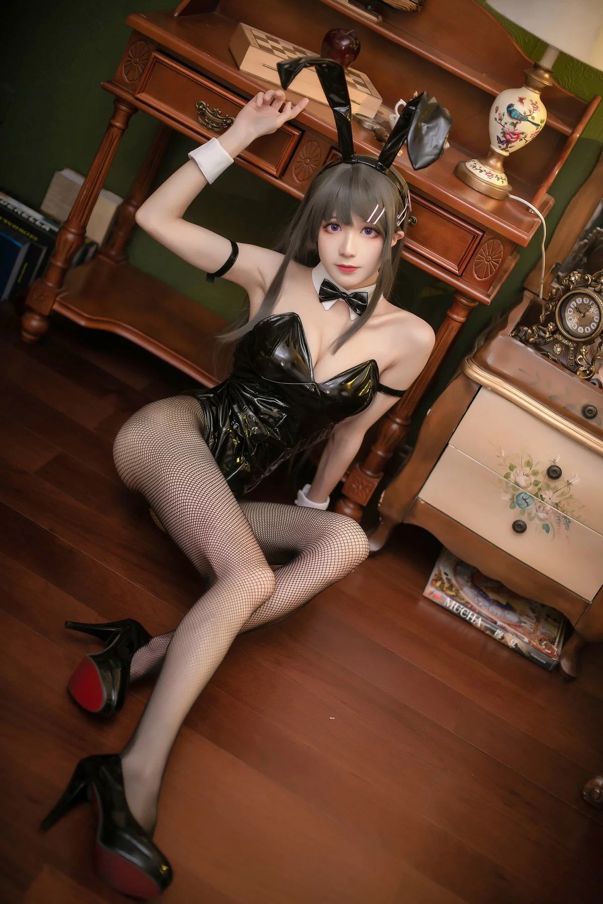 Coser美女Tomoyo酱麻衣兔女郎主题性感黑色皮质连体衣配黑丝网袜诱惑写真22P
