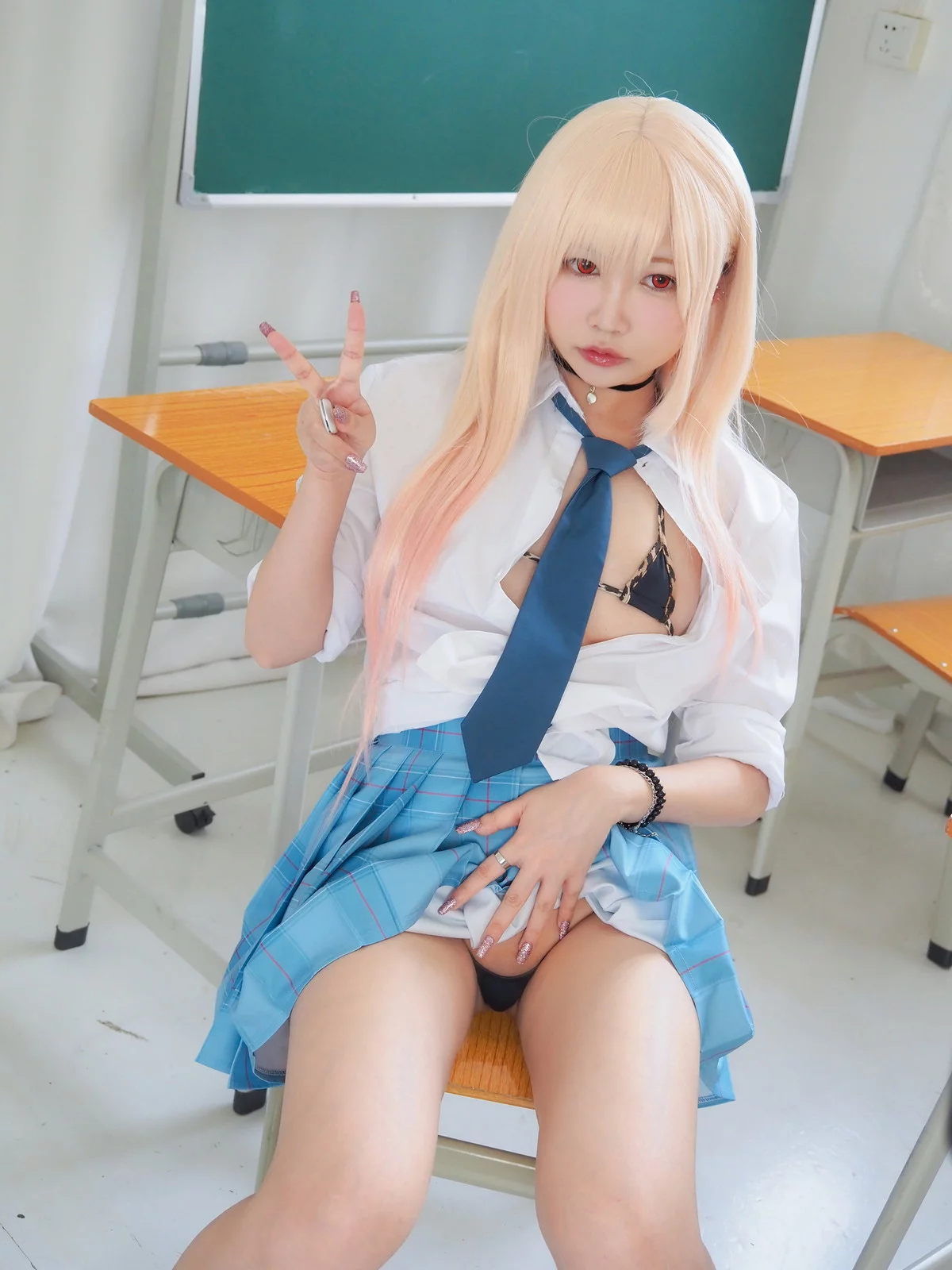 网络美女铭铭Kizami-JK学妹主题教室里脱性感短裙露丁字裤秀翘臀撩人诱惑写真124P