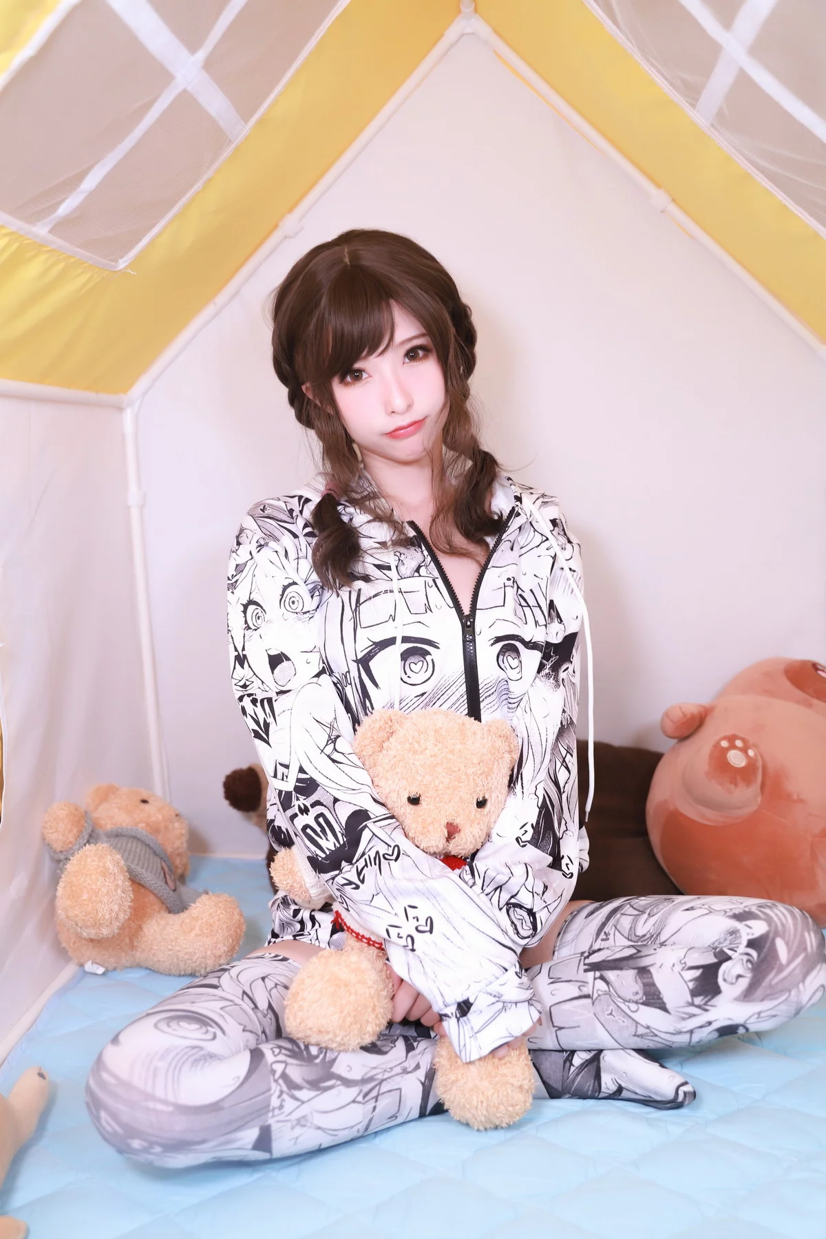 性感尤物清水由乃漫画女孩主题私房脱漫画外衣露性感漫画内衣秀豪乳诱惑写真34P