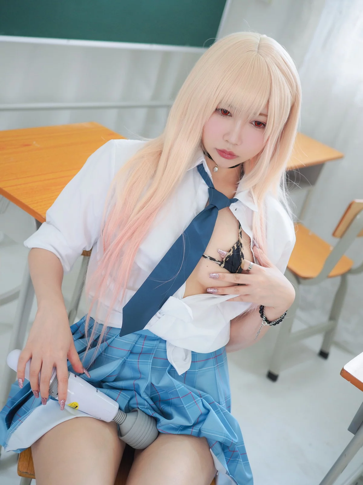 网络美女铭铭Kizami-JK学妹主题教室里脱性感短裙露丁字裤秀翘臀撩人诱惑写真124P