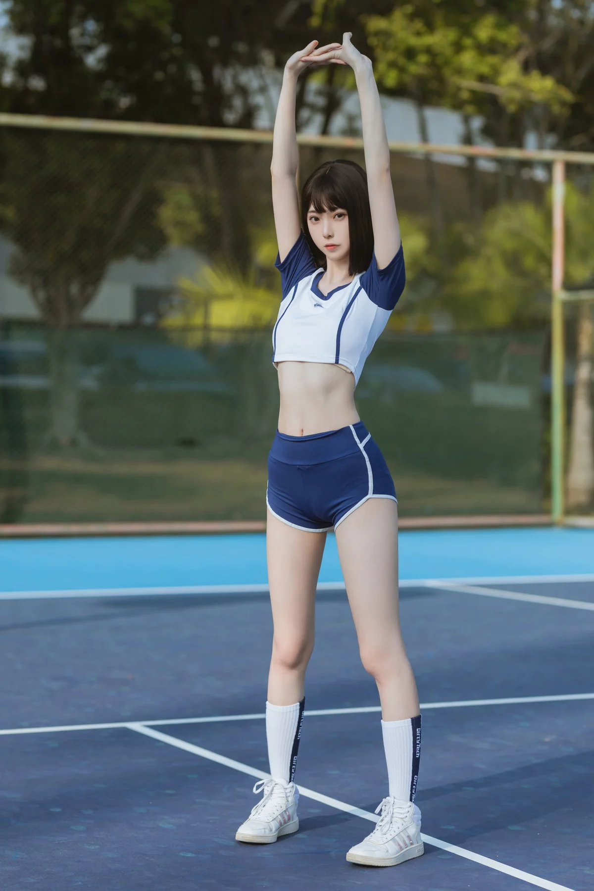 网络美女许岚夏日运动服主题户外球场性感运动装秀曼妙身姿迷人诱惑写真40P