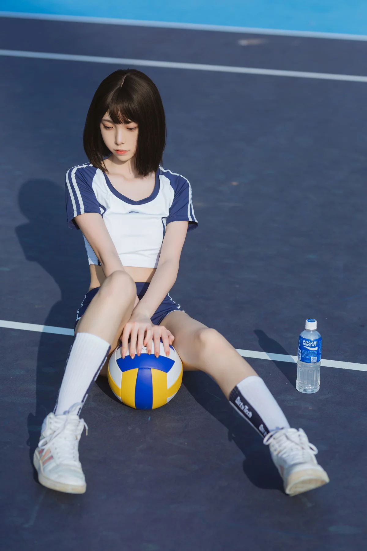 网络美女许岚夏日运动服主题户外球场性感运动装秀曼妙身姿迷人诱惑写真40P
