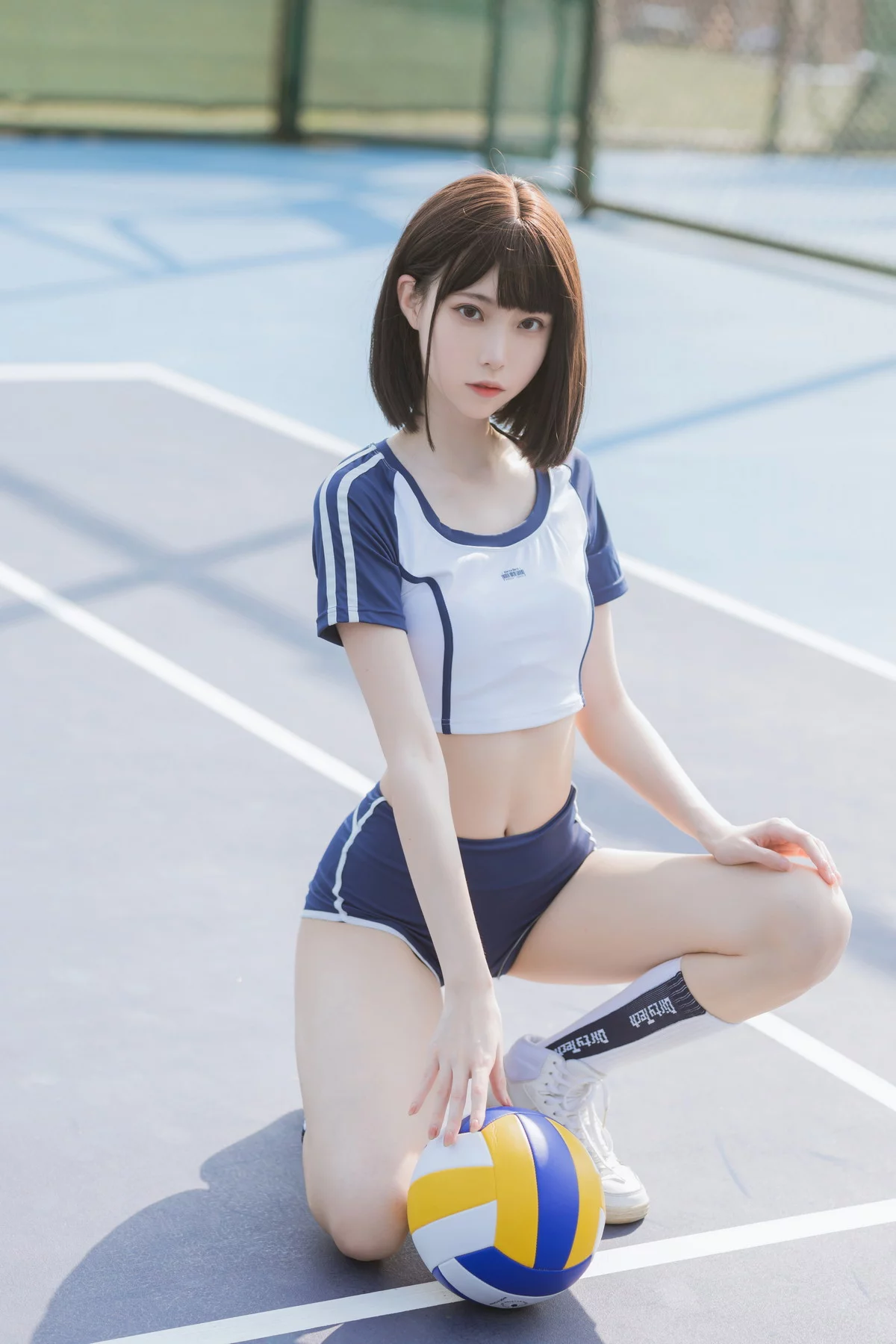 网络美女许岚夏日运动服主题户外球场性感运动装秀曼妙身姿迷人诱惑写真40P