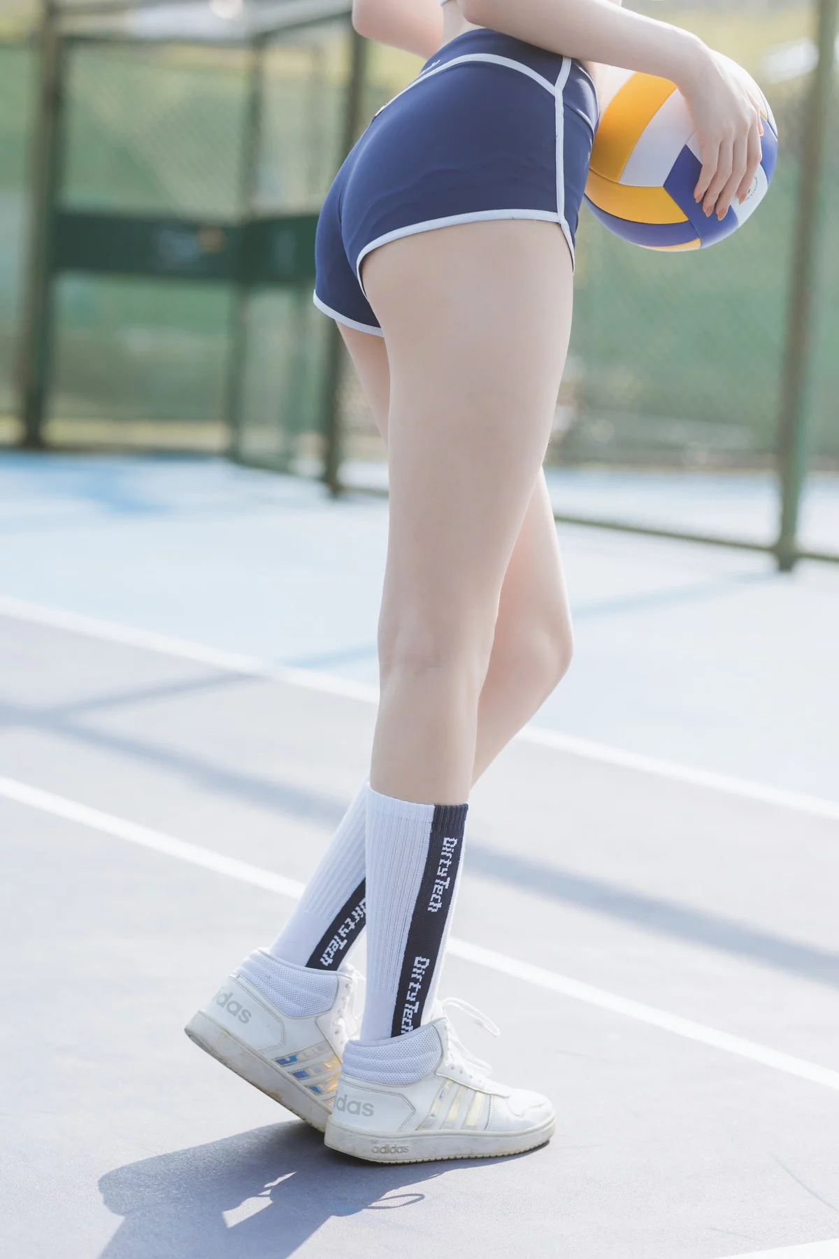 网络美女许岚夏日运动服主题户外球场性感运动装秀曼妙身姿迷人诱惑写真40P