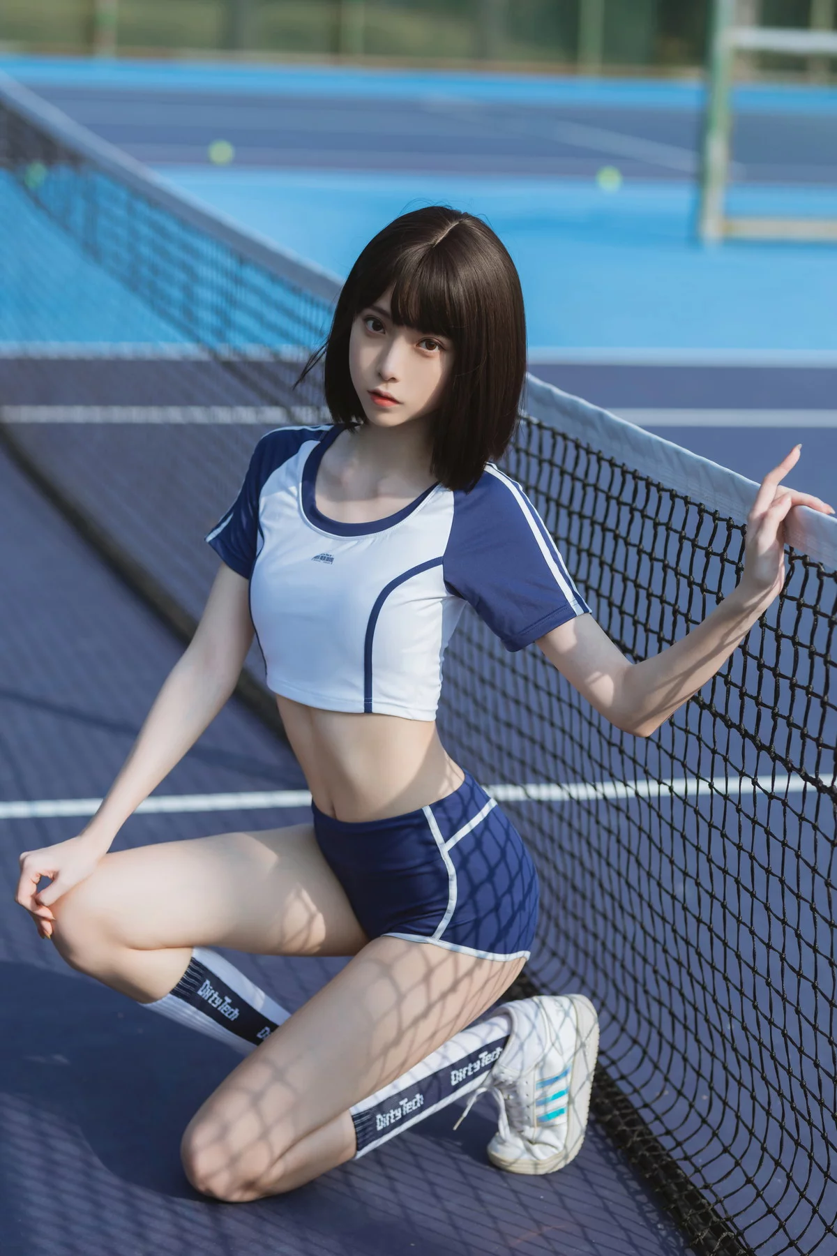网络美女许岚夏日运动服主题户外球场性感运动装秀曼妙身姿迷人诱惑写真40P