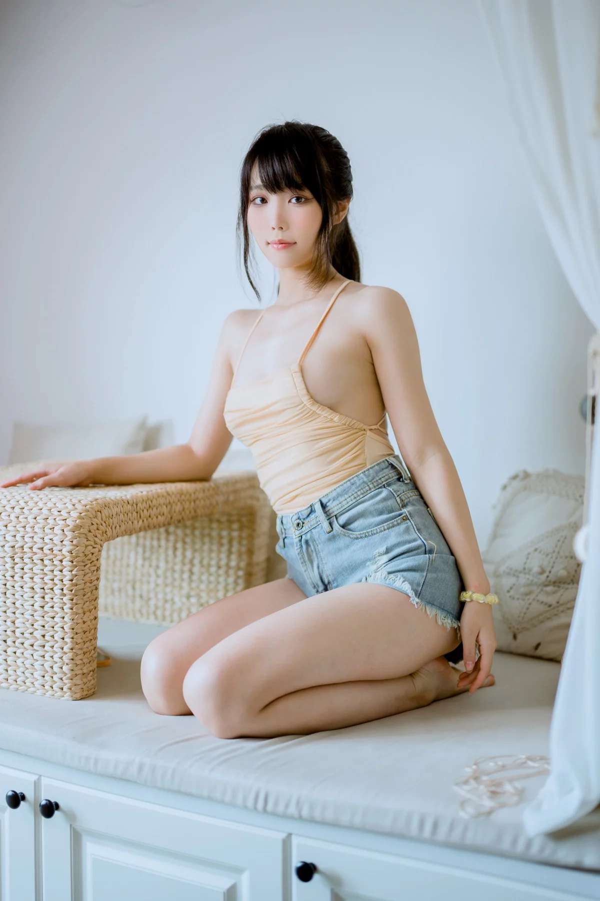 网络美女汪知子观察柠檬主题私房脱牛仔短裤露性感肉色连体衣完美诱惑写真41P