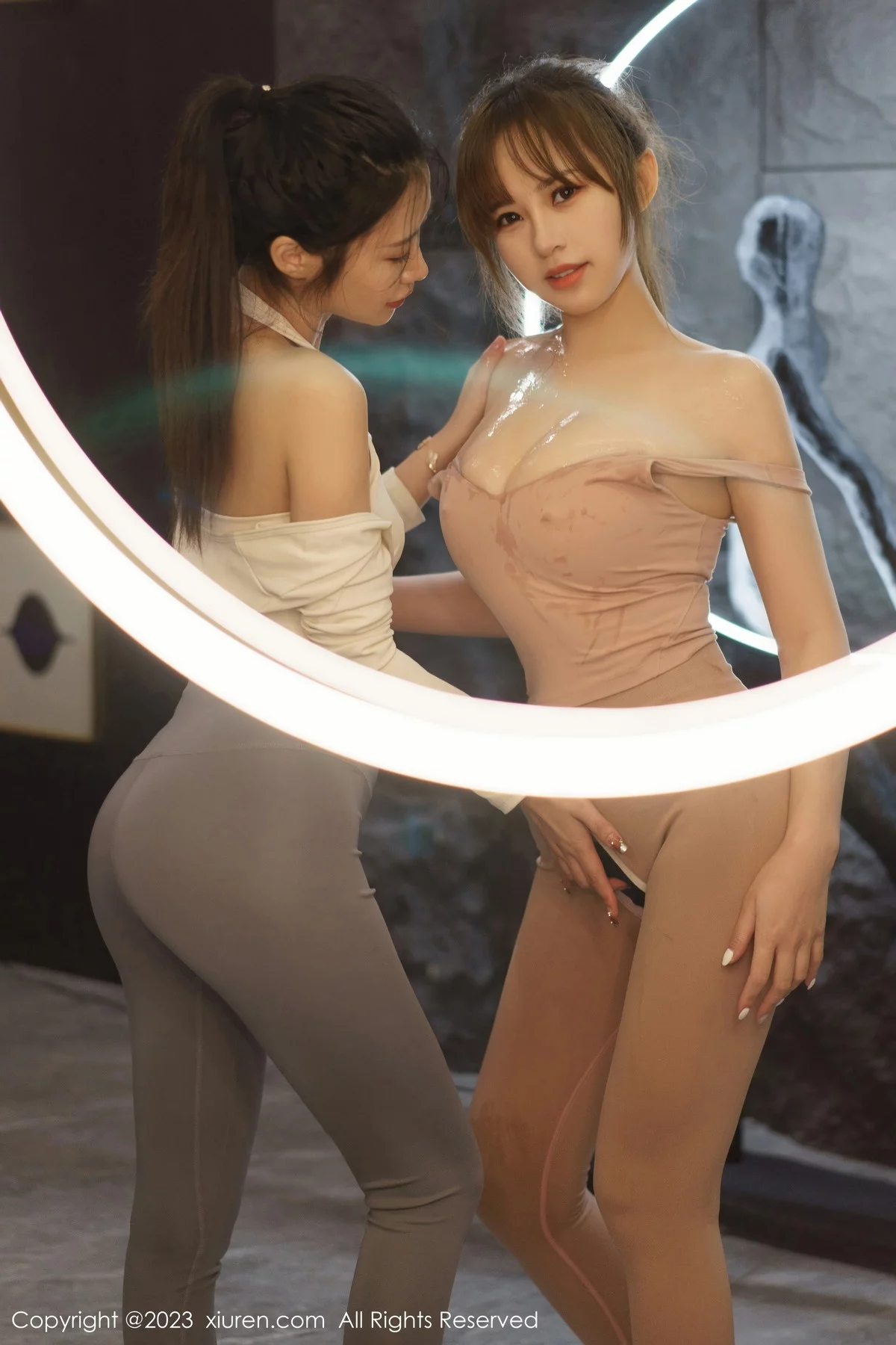 XiuRen第6206期_模特合集女神icy猪＆laura阿姣性感紧身服饰秀完美身材诱惑写真72P