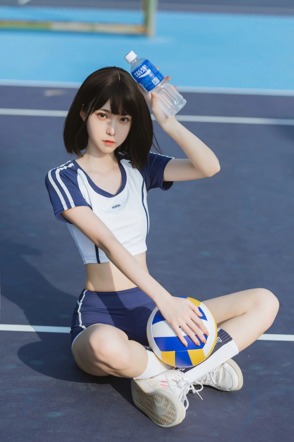 网络美女许岚夏日运动服主题户外球场性感运动装秀曼妙身姿迷人诱惑写真40P