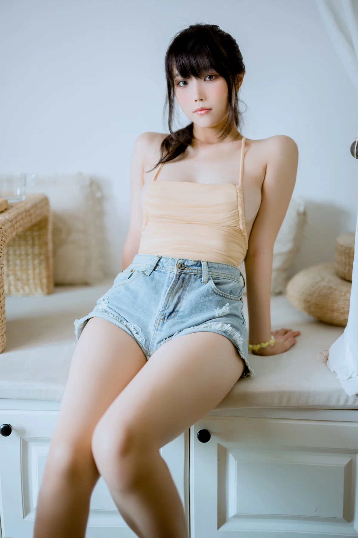 网络美女汪知子观察柠檬主题私房脱牛仔短裤露性感肉色连体衣完美诱惑写真41P