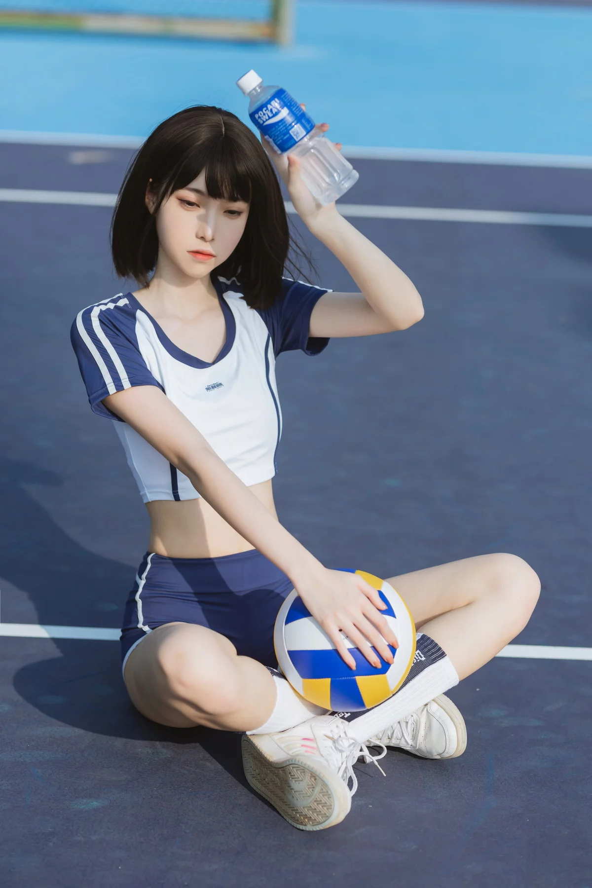 网络美女许岚夏日运动服主题户外球场性感运动装秀曼妙身姿迷人诱惑写真40P