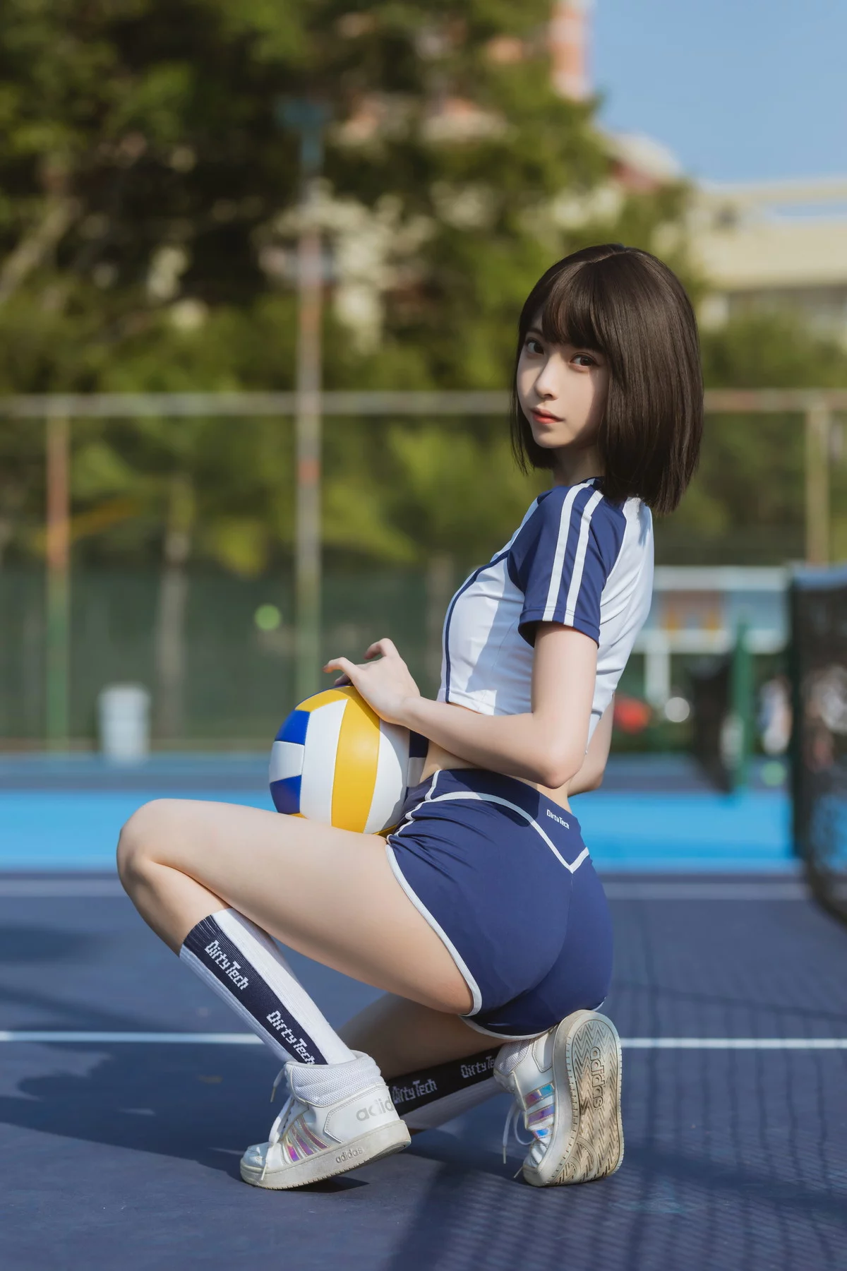 网络美女许岚夏日运动服主题户外球场性感运动装秀曼妙身姿迷人诱惑写真40P