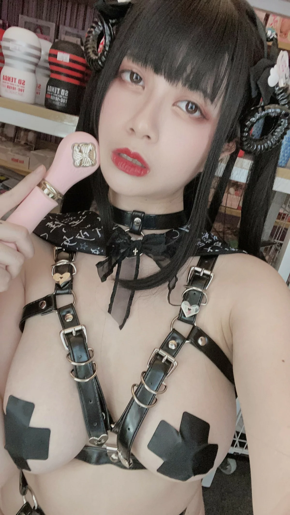网络美女Hieey Heika嗨兒魅魔主题性感黑色带子情趣服饰露豪乳遮点诱惑写真92P