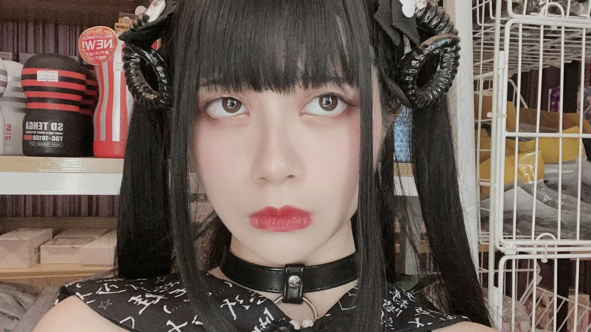 网络美女Hieey Heika嗨兒魅魔主题性感黑色带子情趣服饰露豪乳遮点诱惑写真92P