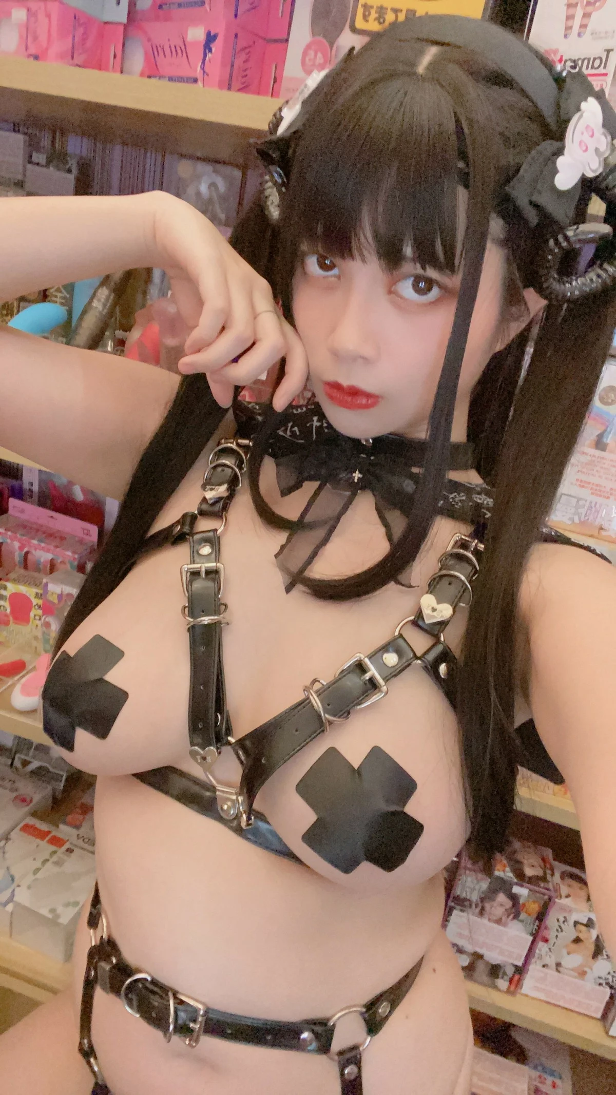 网络美女Hieey Heika嗨兒魅魔主题性感黑色带子情趣服饰露豪乳遮点诱惑写真92P