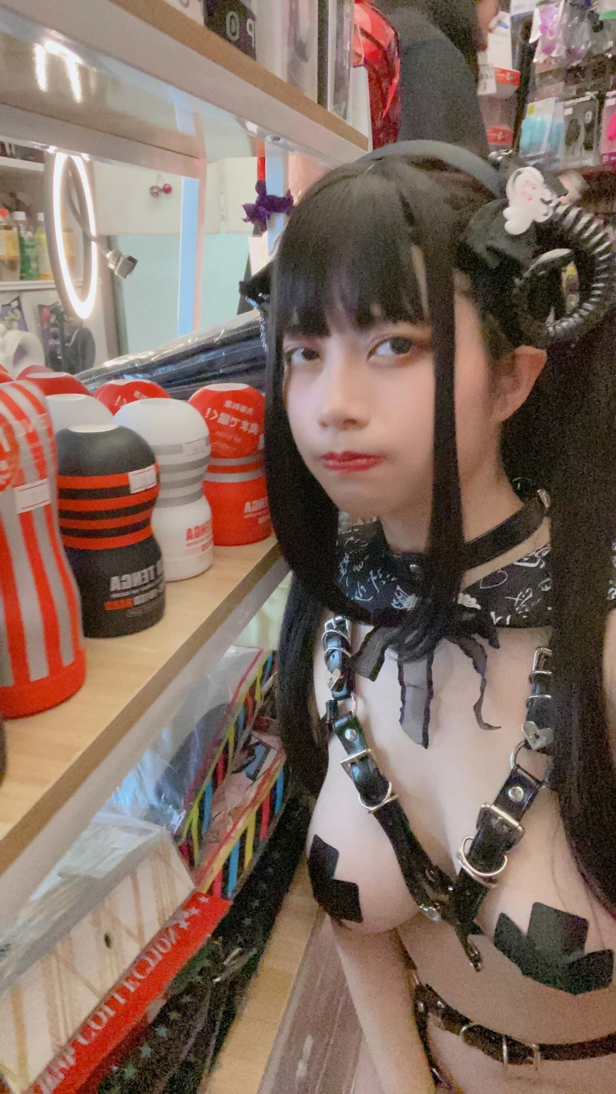 网络美女Hieey Heika嗨兒魅魔主题性感黑色带子情趣服饰露豪乳遮点诱惑写真92P
