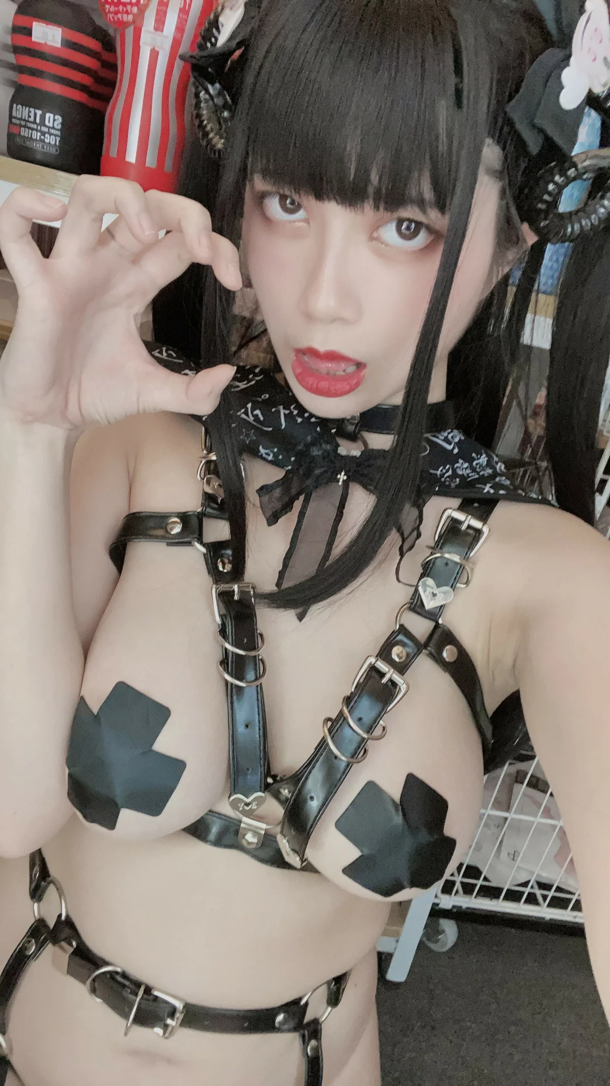 网络美女Hieey Heika嗨兒魅魔主题性感黑色带子情趣服饰露豪乳遮点诱惑写真92P