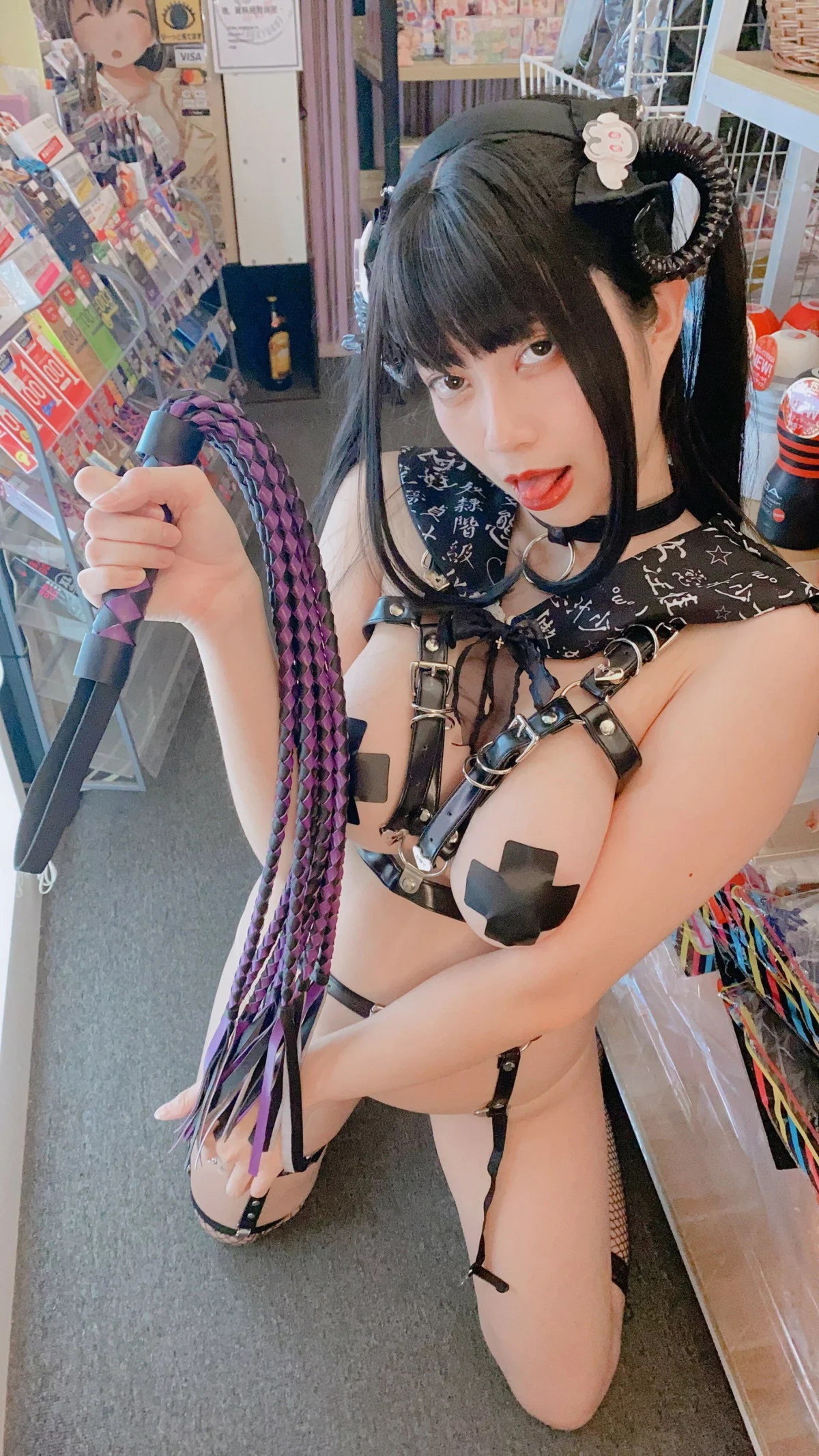 网络美女Hieey Heika嗨兒魅魔主题性感黑色带子情趣服饰露豪乳遮点诱惑写真92P
