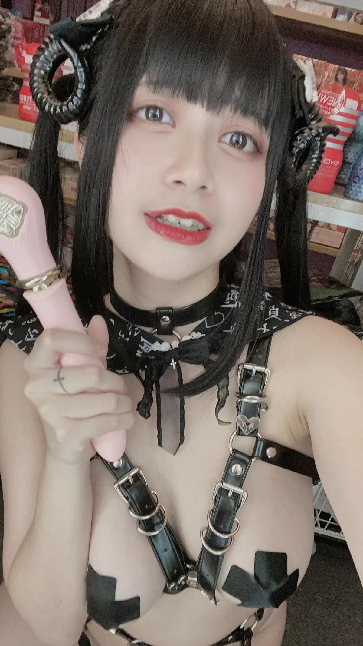 网络美女Hieey Heika嗨兒魅魔主题性感黑色带子情趣服饰露豪乳遮点诱惑写真92P