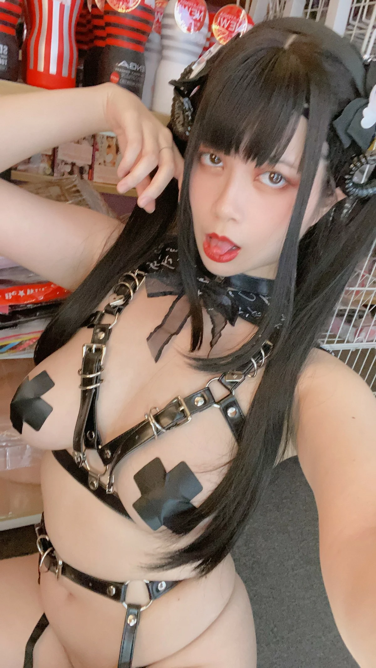 网络美女Hieey Heika嗨兒魅魔主题性感黑色带子情趣服饰露豪乳遮点诱惑写真92P