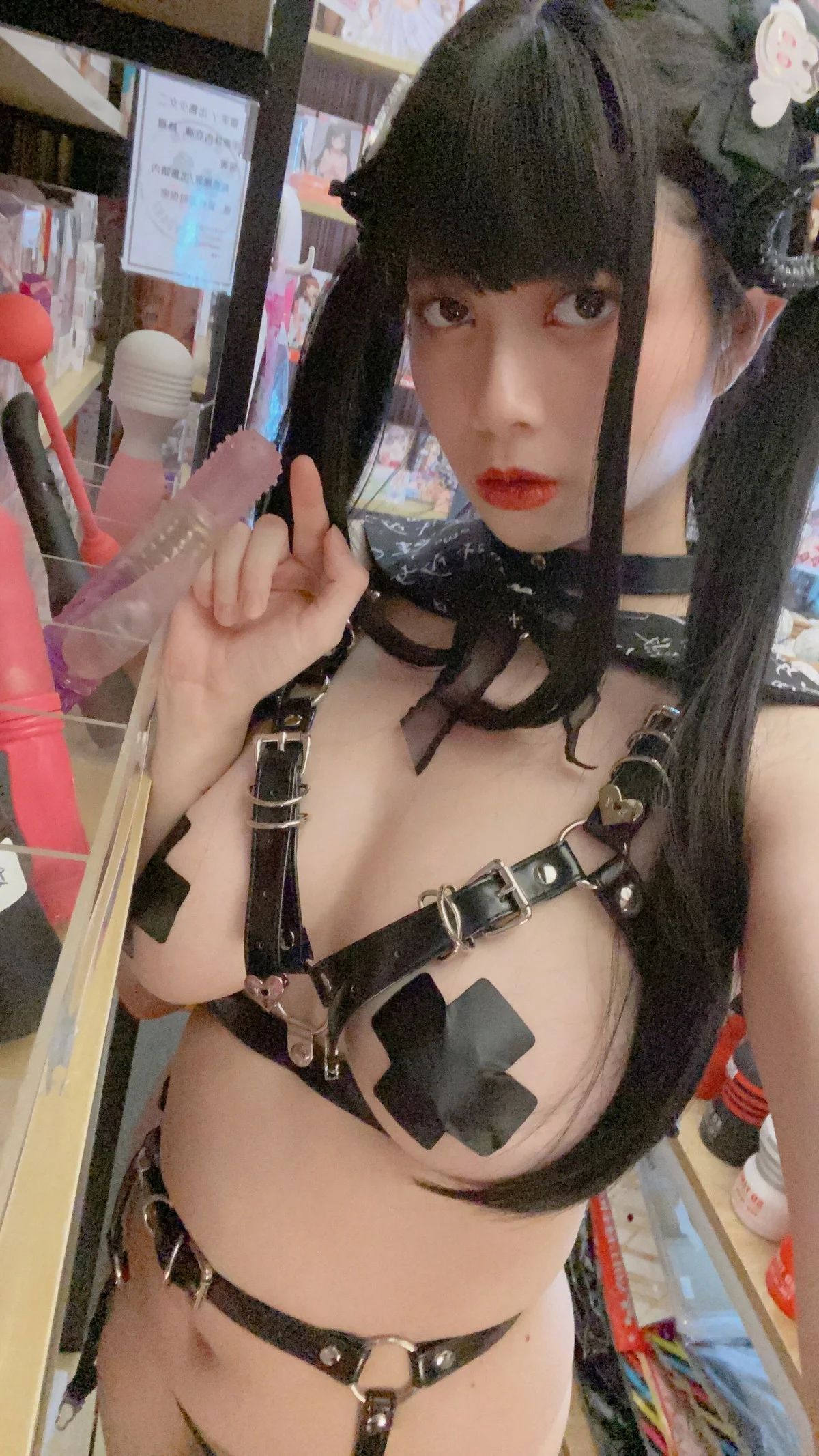 网络美女Hieey Heika嗨兒魅魔主题性感黑色带子情趣服饰露豪乳遮点诱惑写真92P