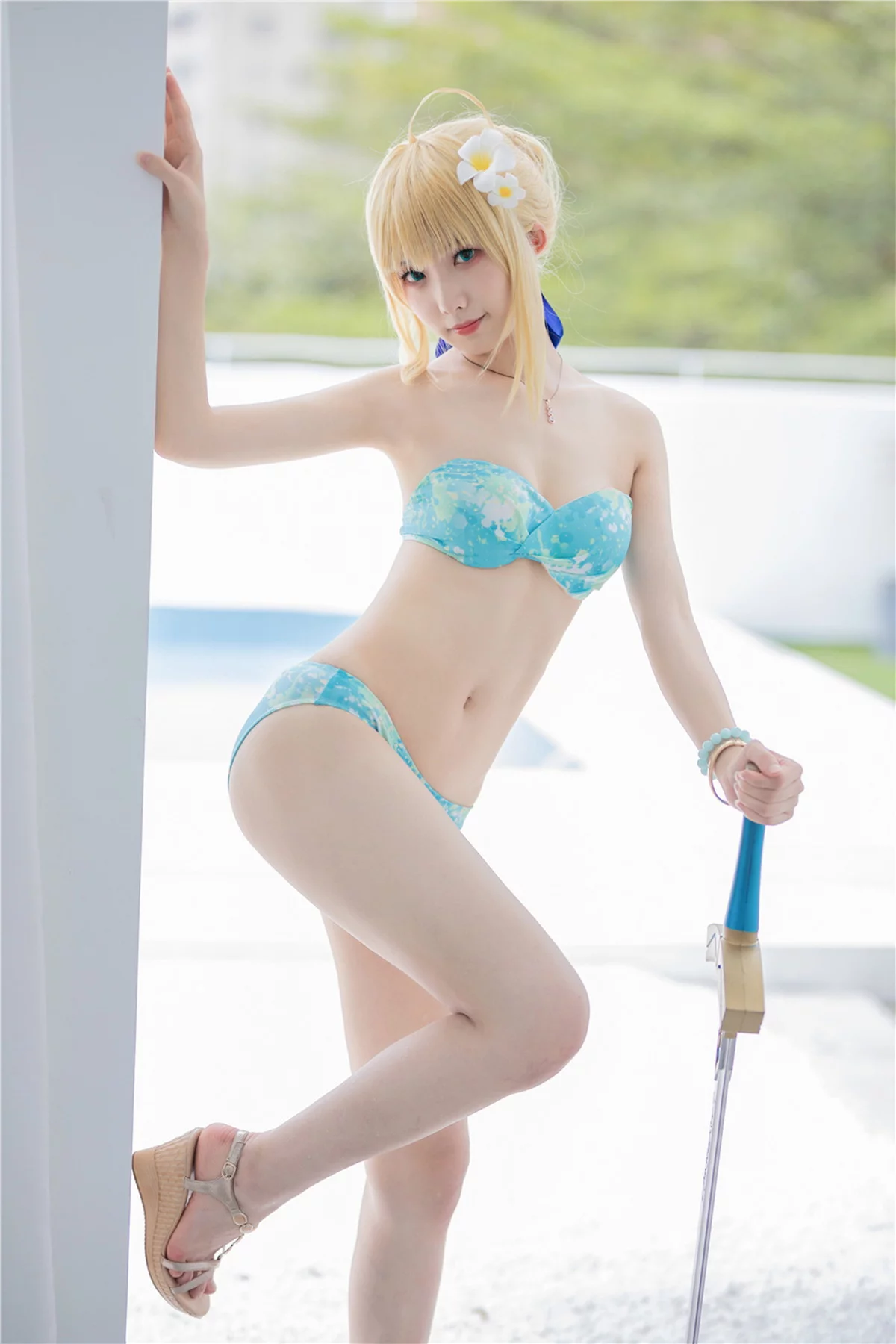 动漫博主封疆疆v泳装主题户外泳池边性感天蓝色泳装秀曼妙身姿迷人诱惑写真40P