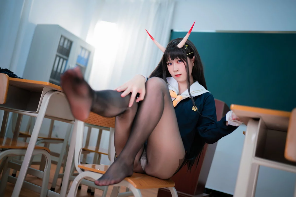 Corer美女流年不停_w能代2主题教室里性感学生制服配超薄黑丝秀美腿诱惑写真36P