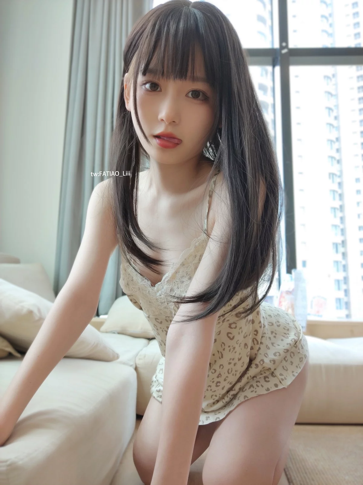 网络美女迷之呆梨姐姐的睡衣主题私房半脱睡衣露性感豹纹内裤秀翘臀诱惑写真100P