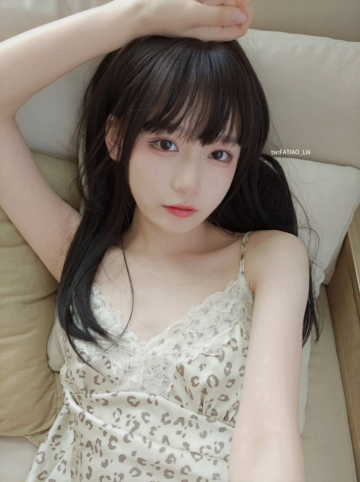 网络美女迷之呆梨姐姐的睡衣主题私房半脱睡衣露性感豹纹内裤秀翘臀诱惑写真100P