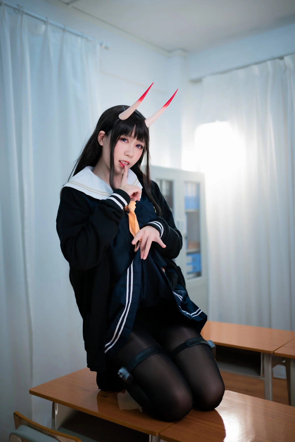 Corer美女流年不停_w能代2主题教室里性感学生制服配超薄黑丝秀美腿诱惑写真36P