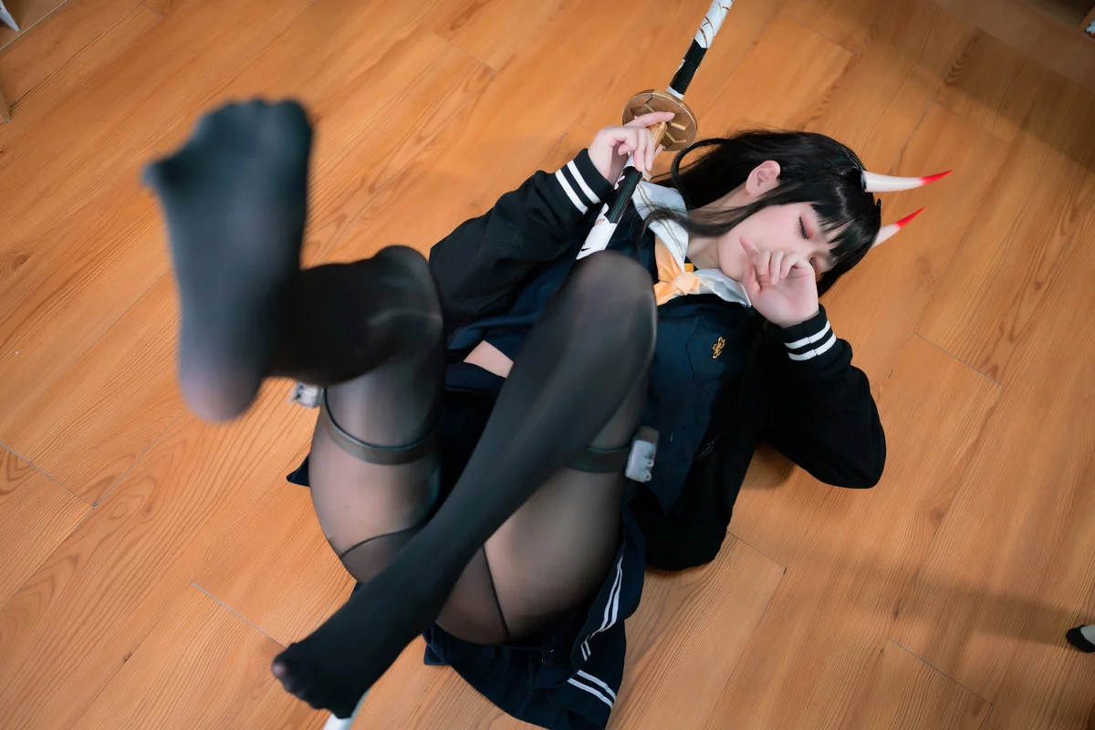 Corer美女流年不停_w能代2主题教室里性感学生制服配超薄黑丝秀美腿诱惑写真36P
