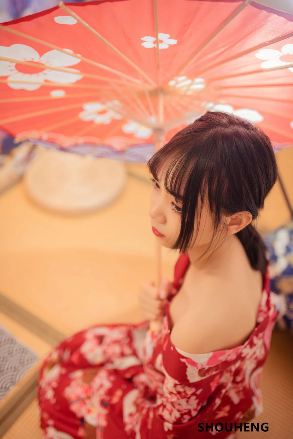 网络美女萌量守恒日式和风主题私房日系风性感和服半脱露白嫩肌肤迷人写真32P