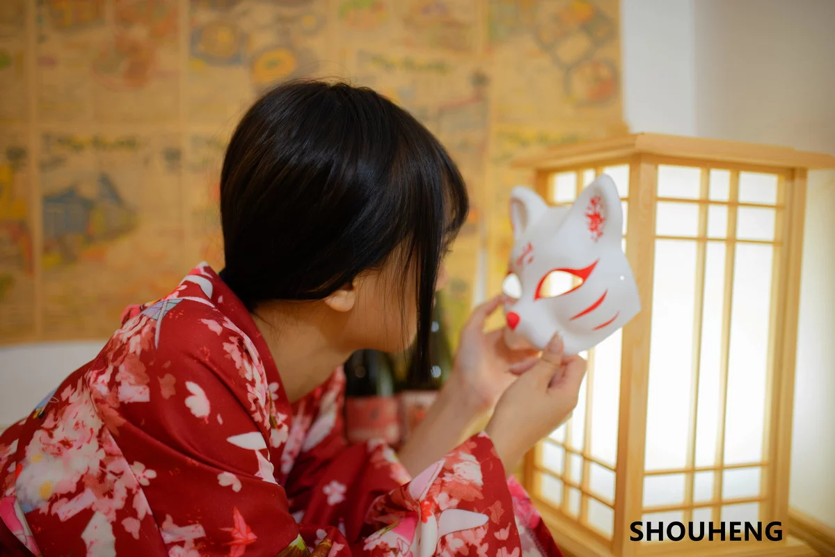 网络美女萌量守恒日式和风主题私房日系风性感和服半脱露白嫩肌肤迷人写真32P