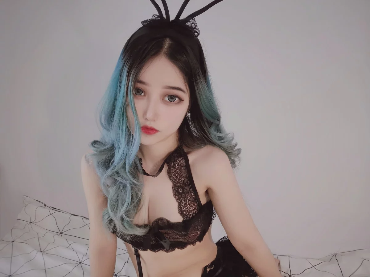 网络美女Eloise软软小粉盒黑兔子主题居家私房性感黑色蕾丝情趣服饰惹火诱惑写真85P