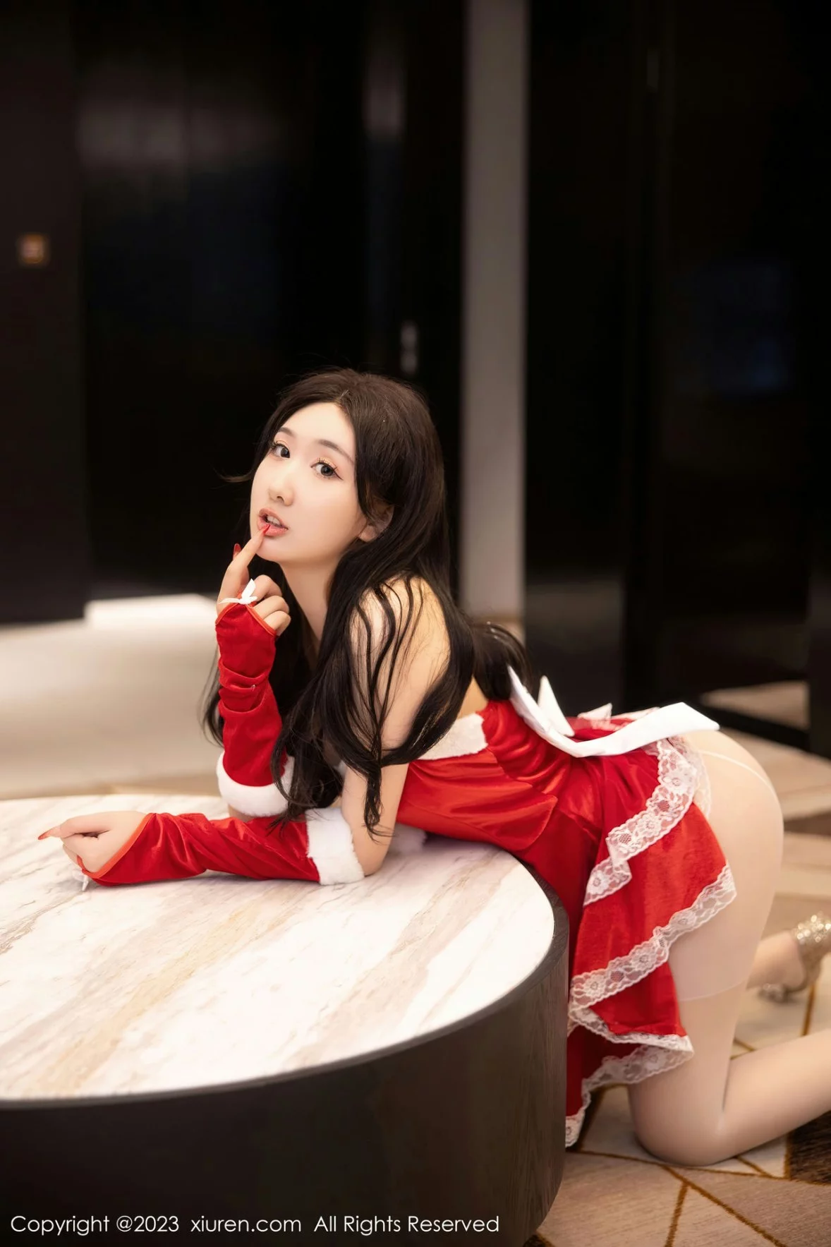 XiuRen第6163期_模特江真真性感红色贺新年服配白色蕾丝袜秀白嫩美腿迷人写真87P