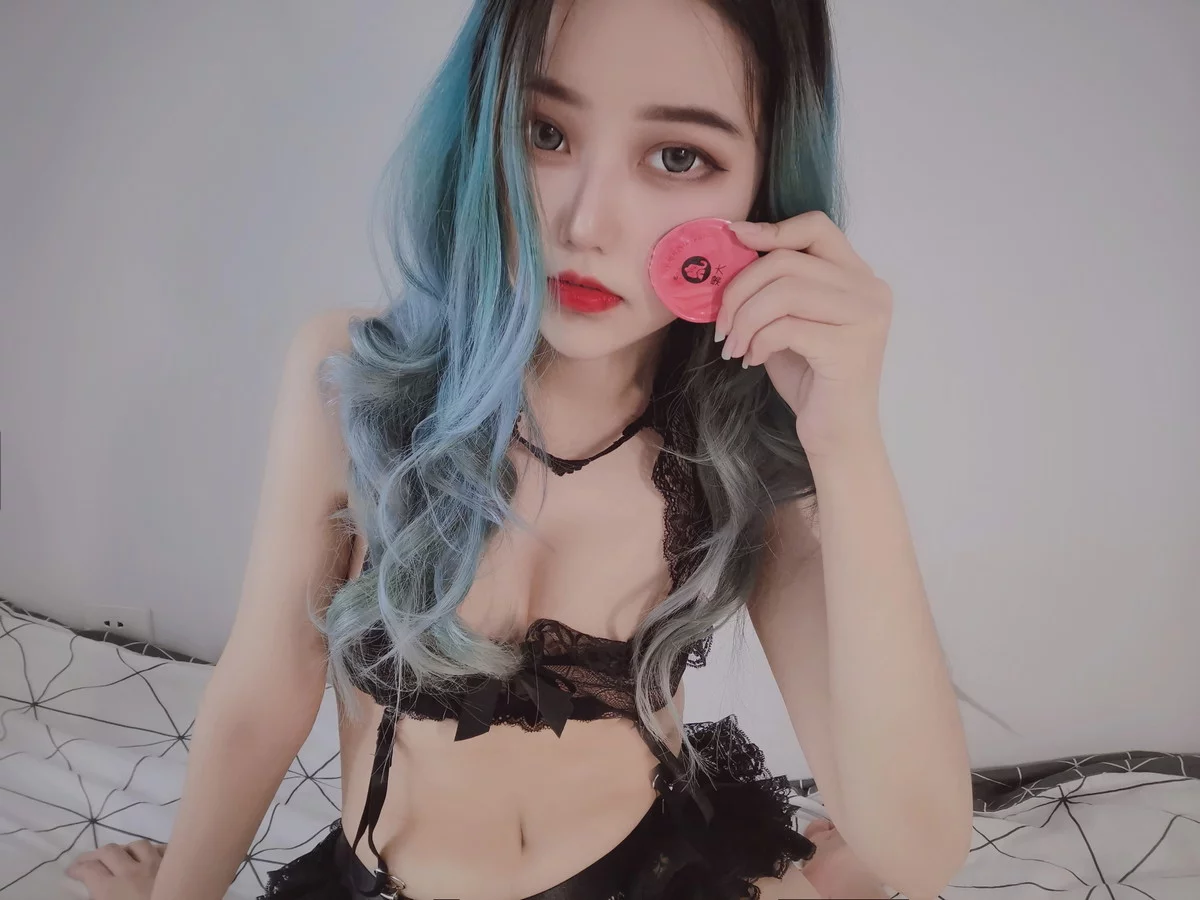 网络美女Eloise软软小粉盒黑兔子主题居家私房性感黑色蕾丝情趣服饰惹火诱惑写真85P