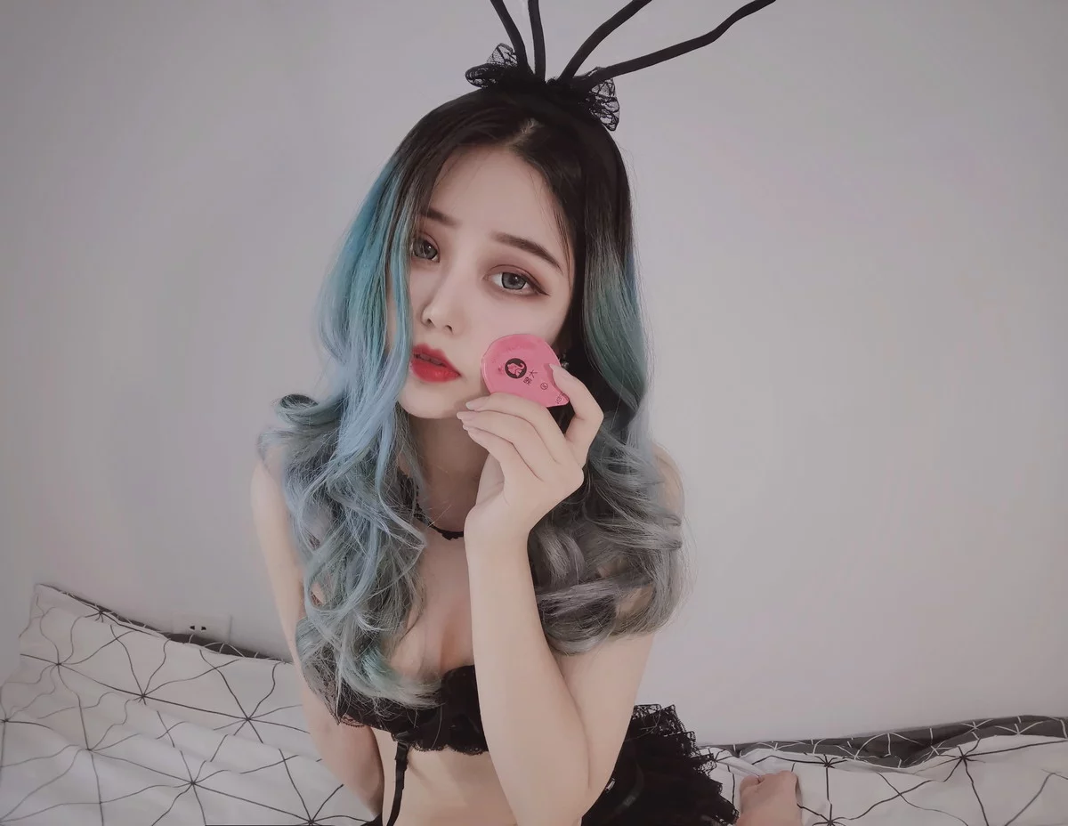 网络美女Eloise软软小粉盒黑兔子主题居家私房性感黑色蕾丝情趣服饰惹火诱惑写真85P